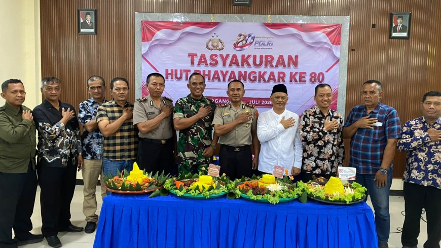 Hari Bhayangkara Ke 80, Danramil Dan Camat Datangi Mapolsek Dagangan