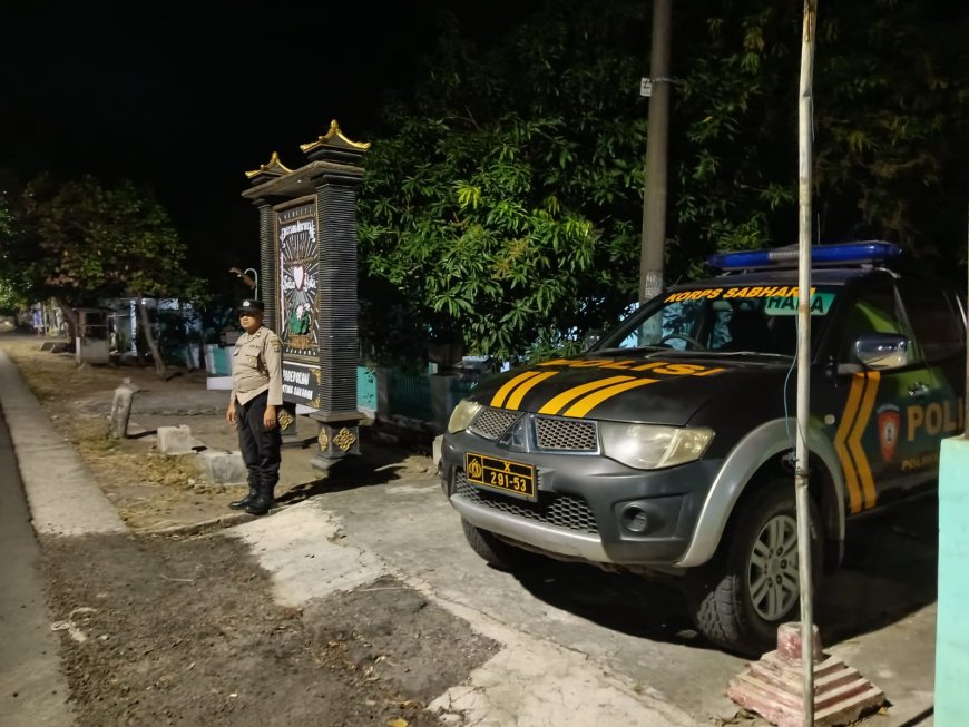 Cegah Pelamparan Tugu, Personil Polsek Saradan Lakukan Patroli Tugu Lambang Silat