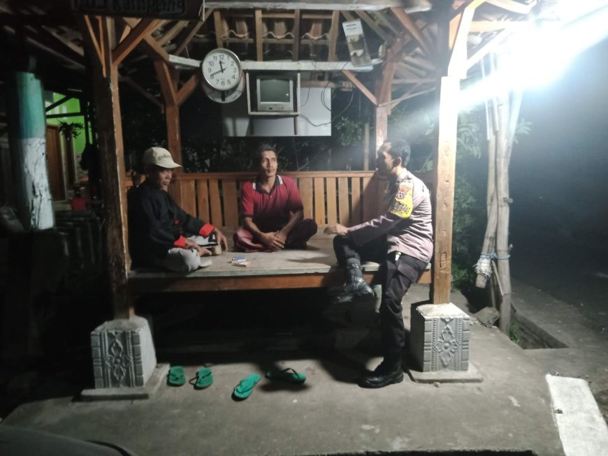 Melalui Sambang Poskamling, Bhabinkamtibmas Pererat Kemitraan dengan Warga Desa Wonorejo
