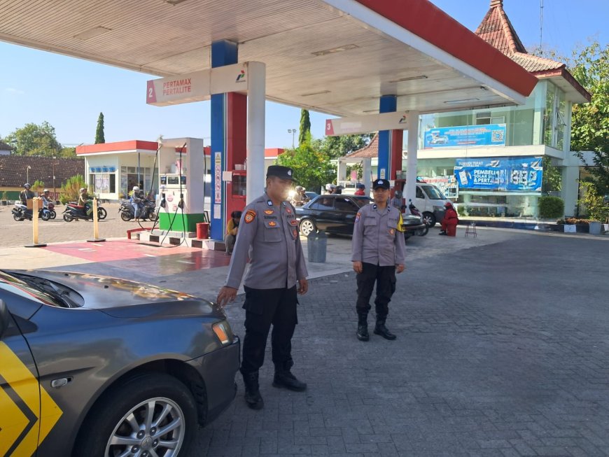 Patroli Humanis Polsek Mejayan Perkuat Rasa Aman di Kawasan SPBU Mejayan