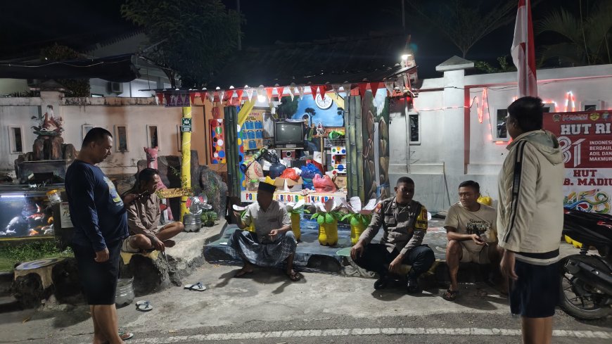 Sambang Poskamling, Bhabinkamtibmas Kelurahan Krajan Perkuat Sinergi Keamanan Lingkungan
