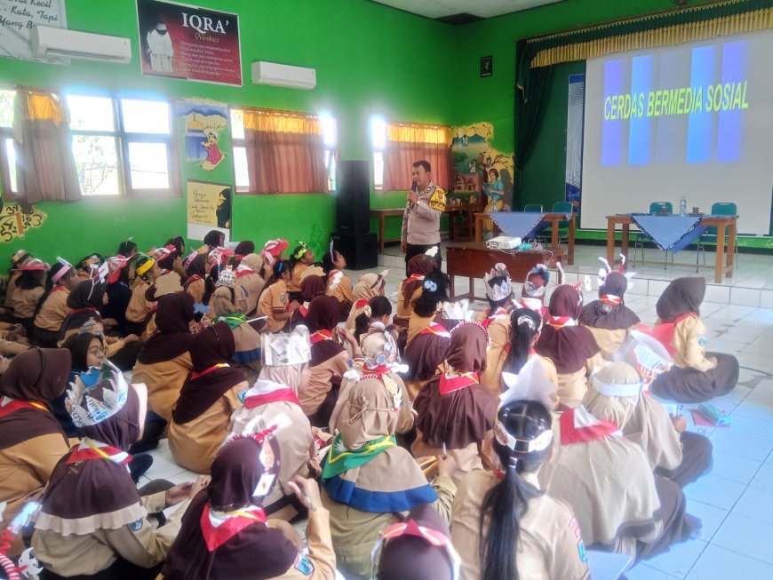 Bhabinkamtibmas Mejayan Hadir Menginspirasi Siswa Lewat Edukasi Pencegahan Judol dan Bullying