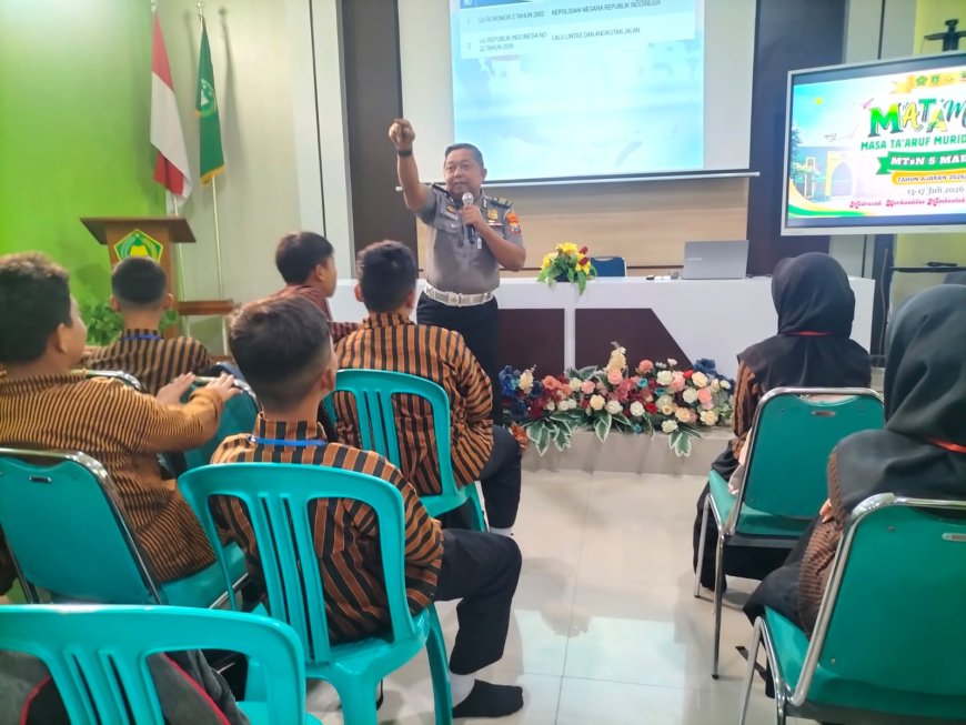 Polsek Mejayan Tanamkan Budaya Tertib dan Disiplin kepada Pelajar MTsN 5 Madiun