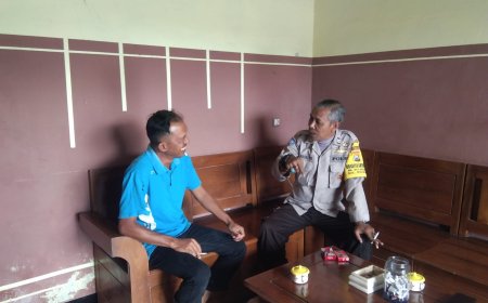 Bhabinkamtibmas Bulakrejo Sambangi Warga, Imbau Jaga Siskamling Hingga Waspada Kebakaran Kemarau