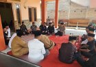 Wujud Kepedulian, Kapolsek Balerejo Bersama Jajaran Takziah ke Rumah Duka Putra Kades Simo