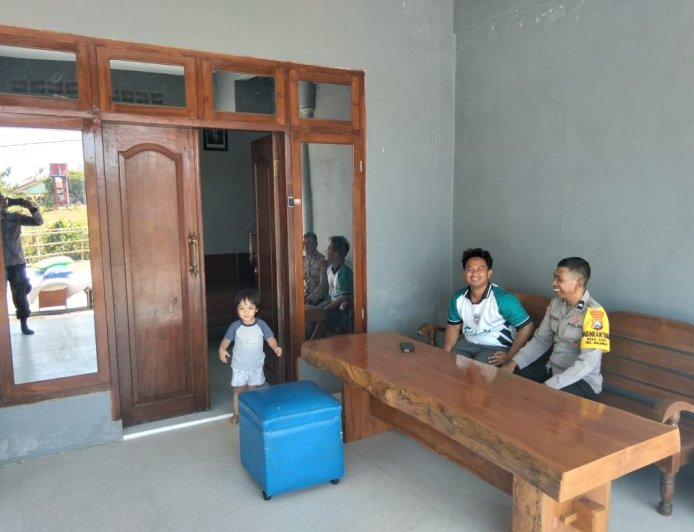 Dukung Ketahanan Pangan Nasional, Bhabinkamtibmas Desa Simo Ajak Warga Manfaatkan Lahan Pekarangan